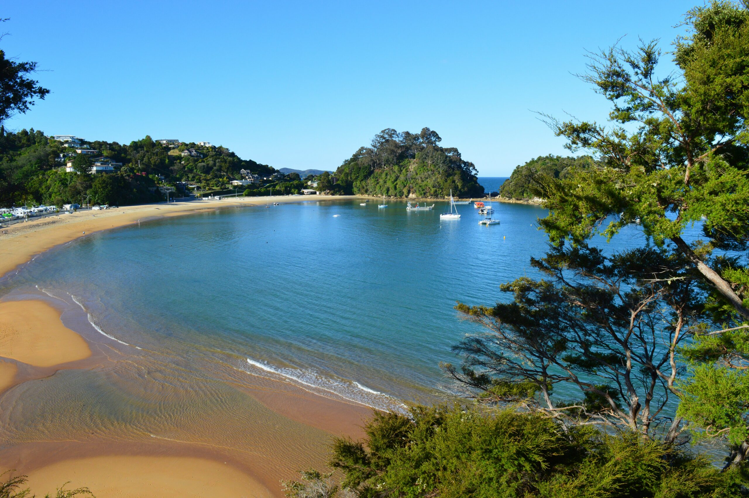 Nature, beaches, bays, sand dunes and lookout points in the far north of New Zealand.